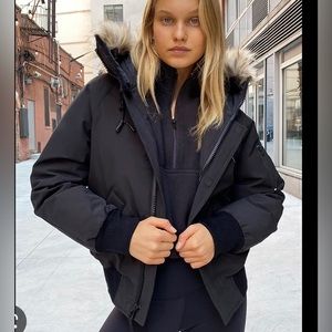 Aritzia TNA Resort Parka Small Black Like New